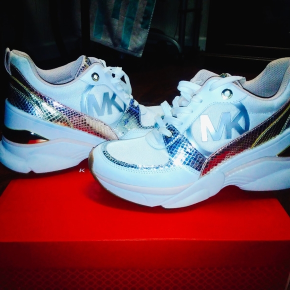 BRAND NEW NEVER USED MICHAEL KORS SHOES SIZE 8 AND 1/2 - Picture 3 of 7